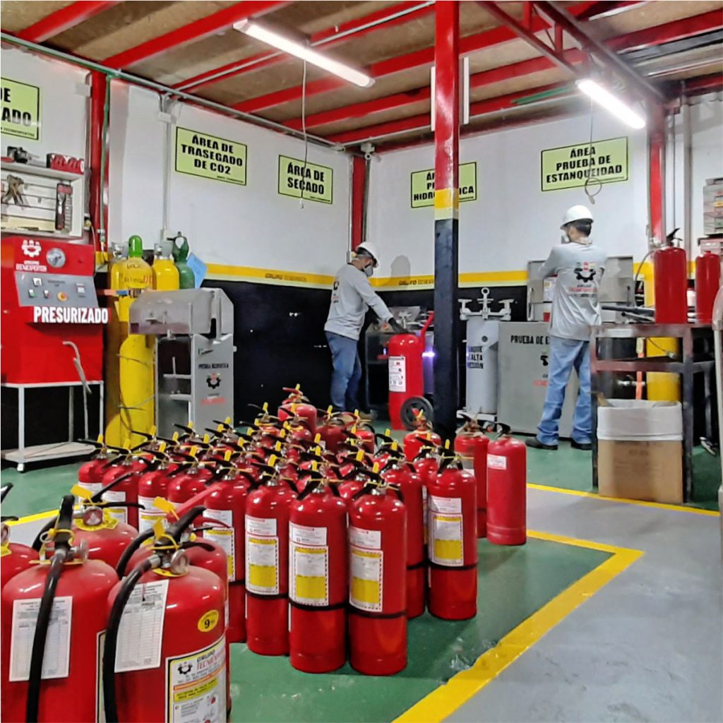 Área de Trabajo de Extintores JPS - Grupo Tecniexpertos